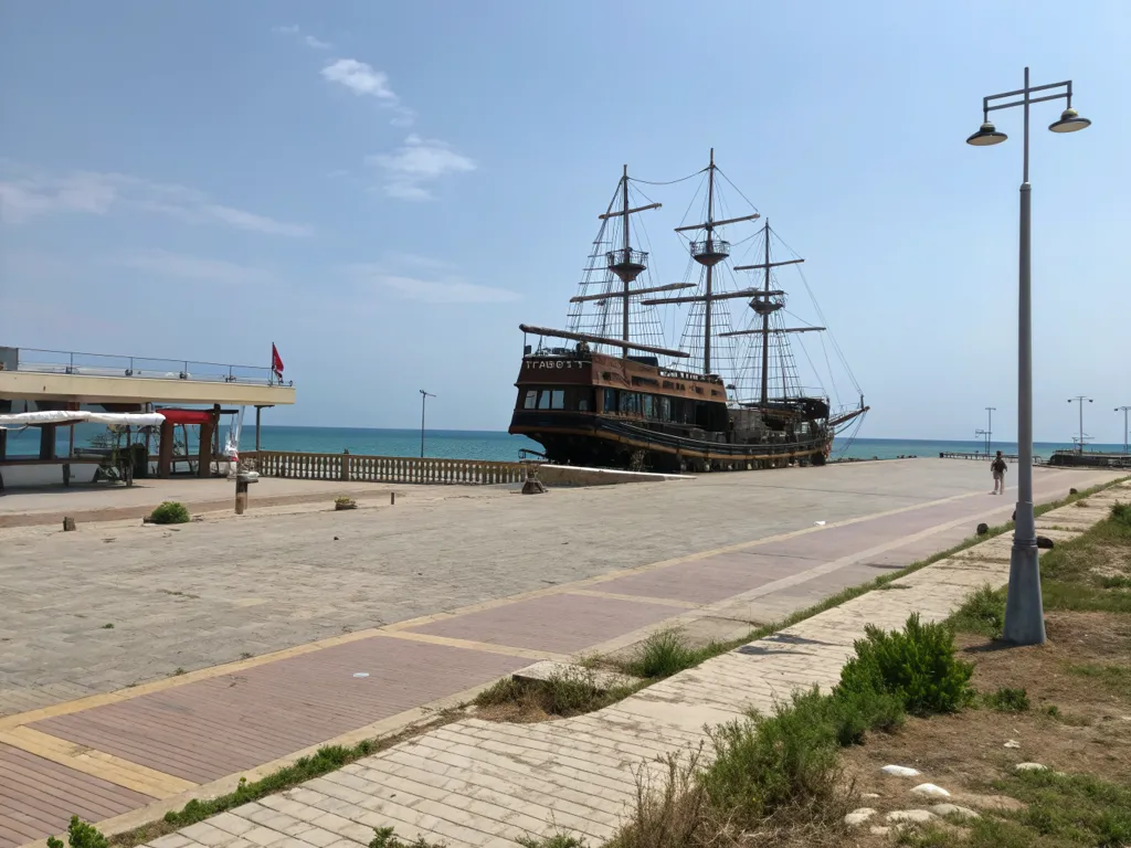 Прогулка на пиратском корабле с обедом